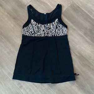 Lululemon athletic tank size 6. Has waist pull. Like new.